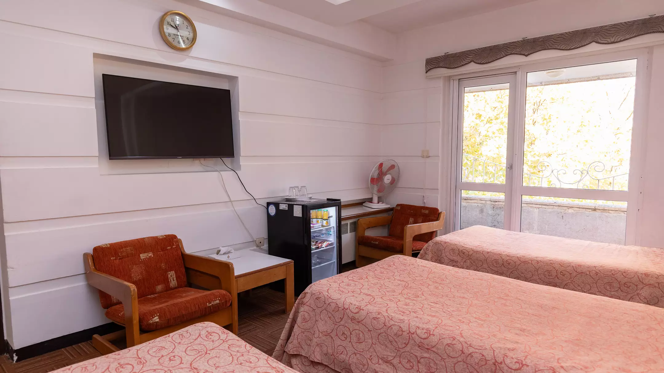 Alibaba https://cdn.alibaba.ir/ostorage/hotel-accommodation-images/6747171f7e75320ec907f11a_هتل لاله سرعین - اتاق شش تخته کانکت (2).webp